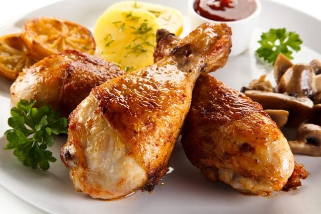 Cosce di pollo al forno: la ricetta del secondo piatto semplice e saporito